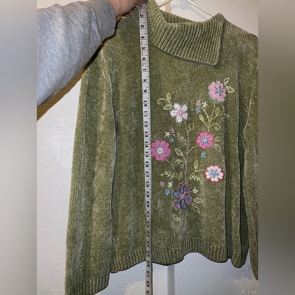 Vintage Embroidered Floral Spring Sweater - Picture 8 of 11